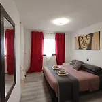 Casa Saura -playa De Americas Apartment *