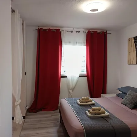 Casa Saura -playa De Americas Apartamento *